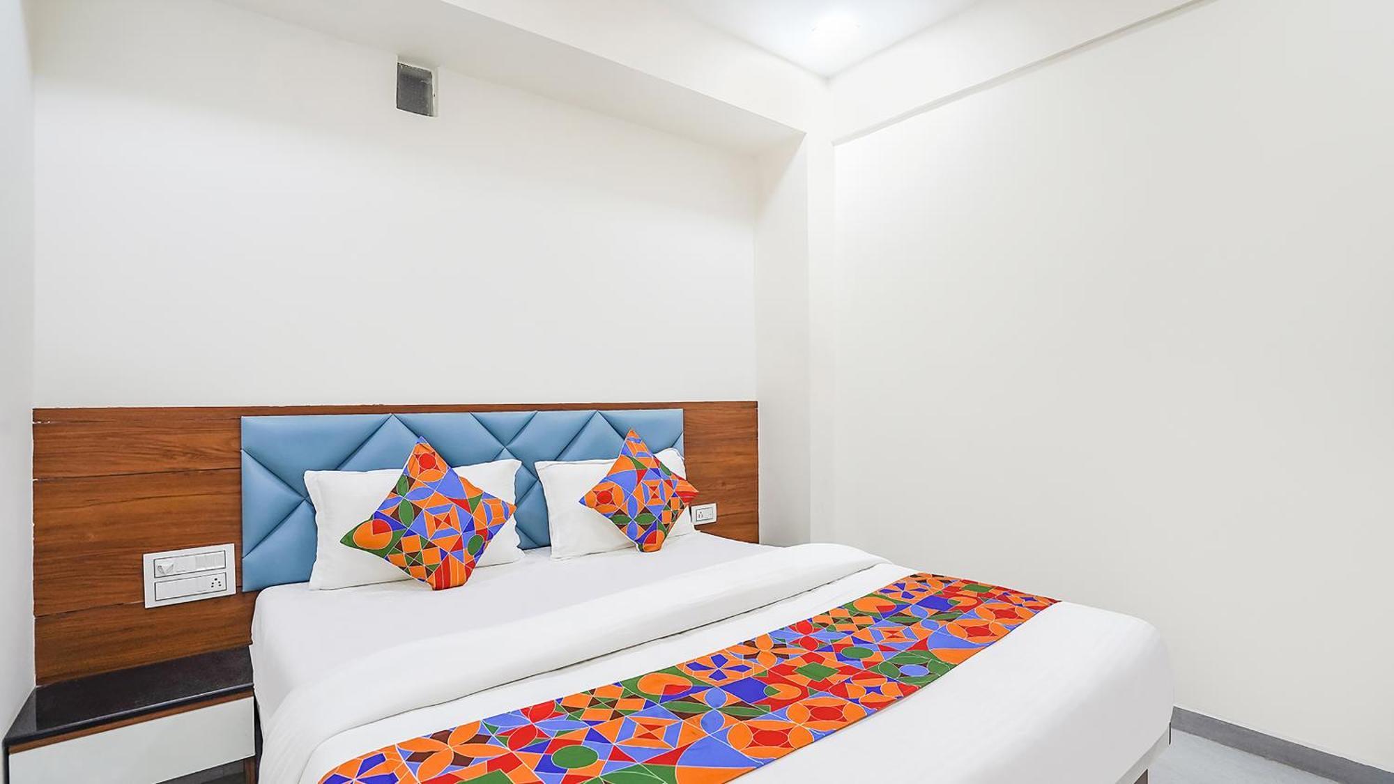Fabhotel Vishala In Ahmadábád Kültér fotó