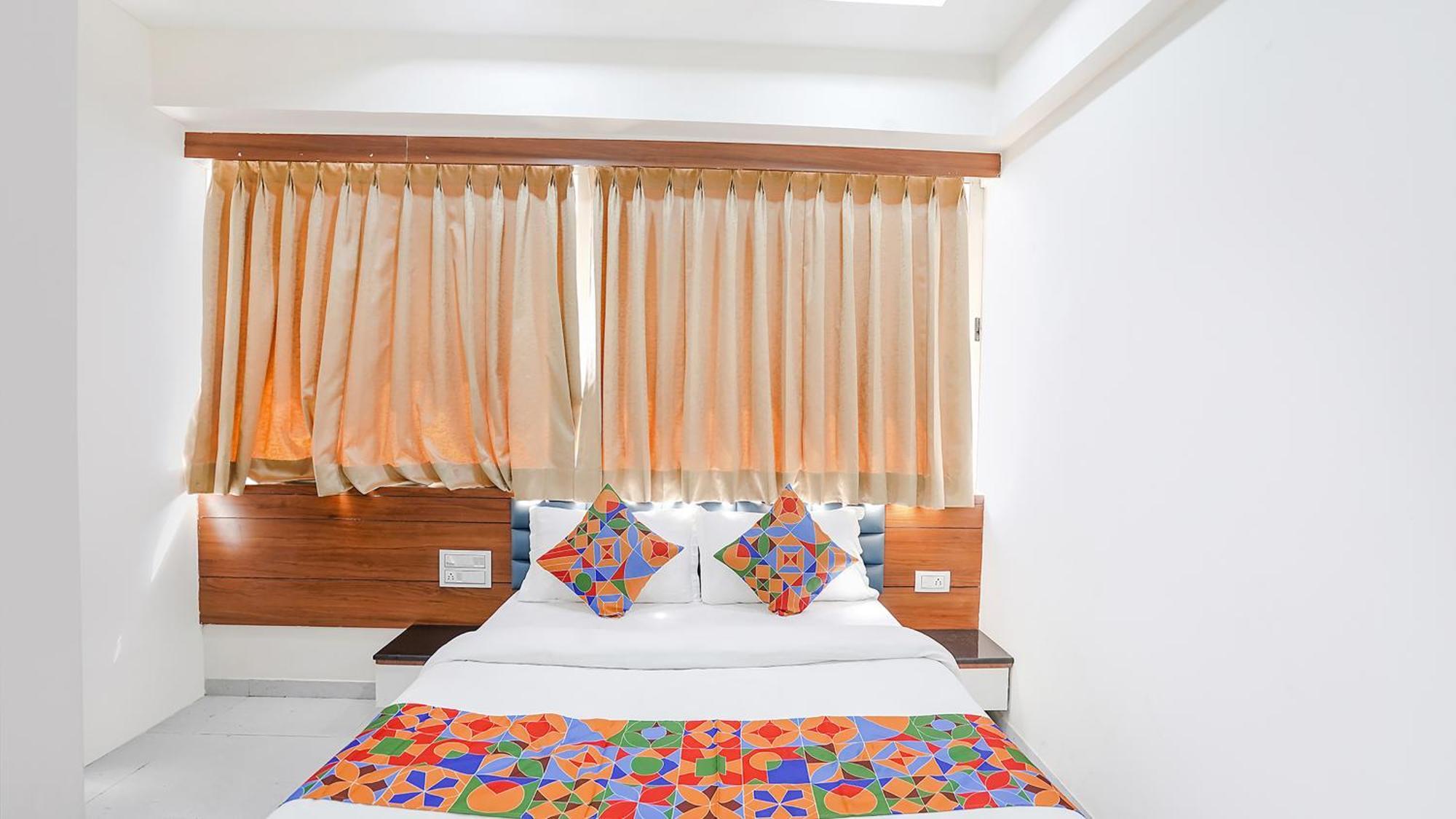 Fabhotel Vishala In Ahmadábád Kültér fotó