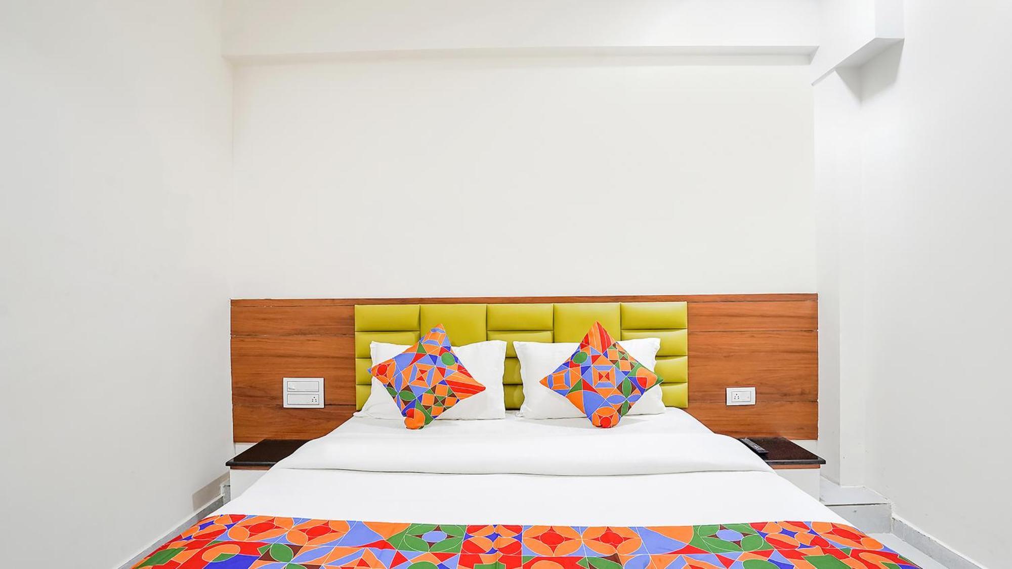 Fabhotel Vishala In Ahmadábád Kültér fotó