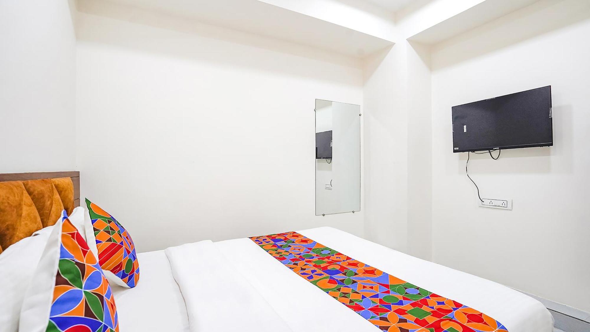 Fabhotel Vishala In Ahmadábád Kültér fotó