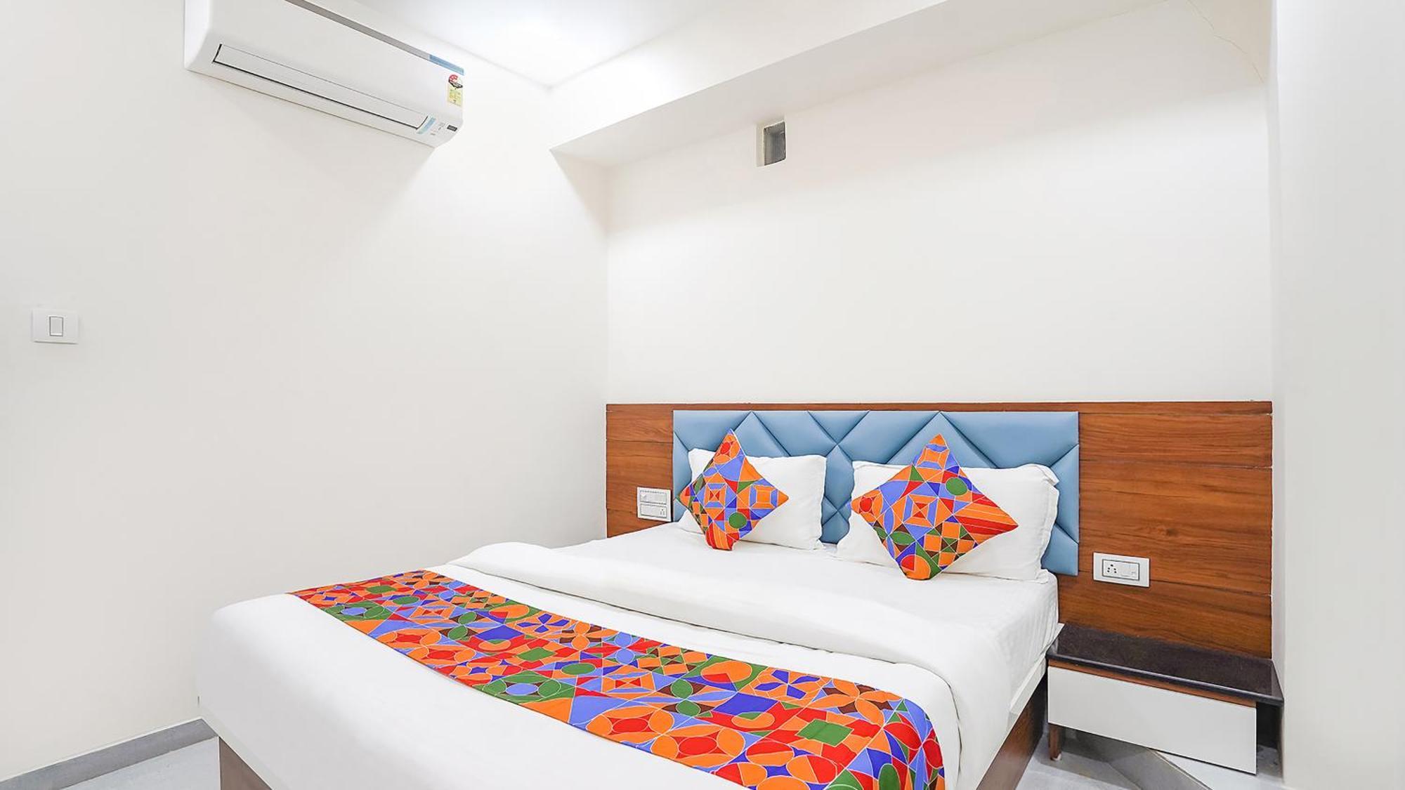 Fabhotel Vishala In Ahmadábád Kültér fotó