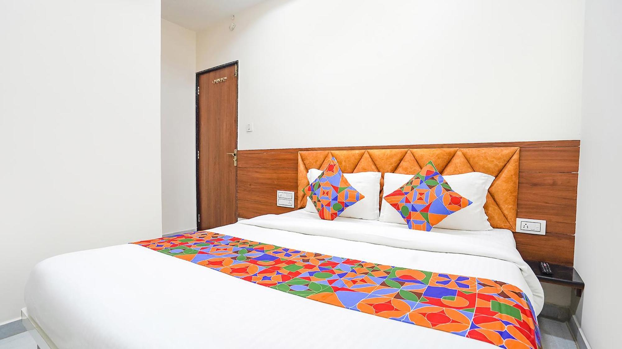 Fabhotel Vishala In Ahmadábád Kültér fotó