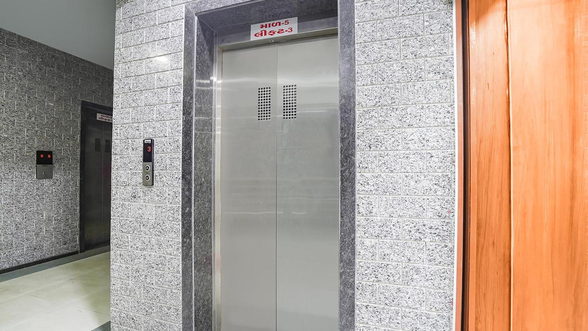 Fabhotel Vishala In Ahmadábád Kültér fotó