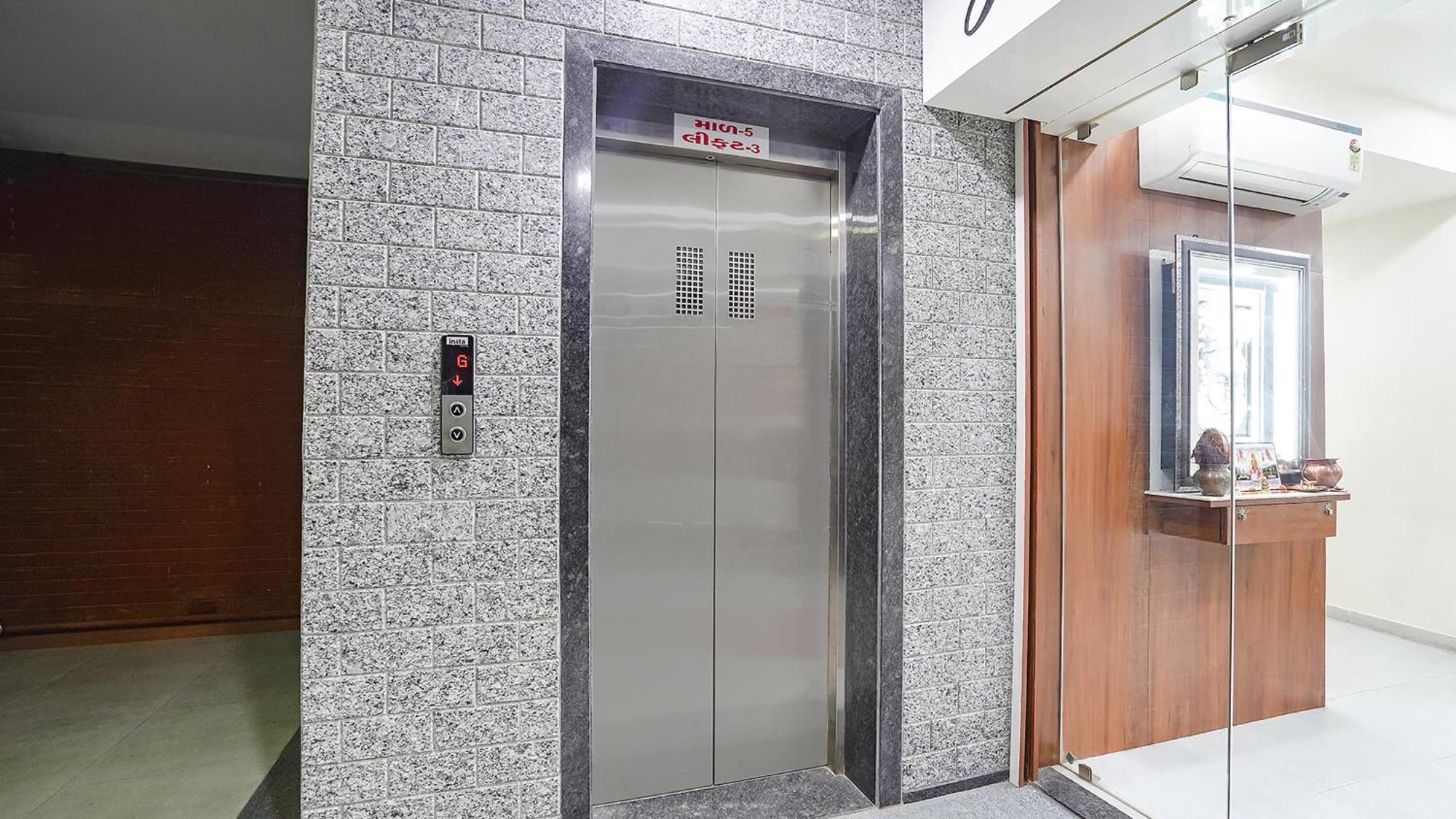 Fabhotel Vishala In Ahmadábád Kültér fotó
